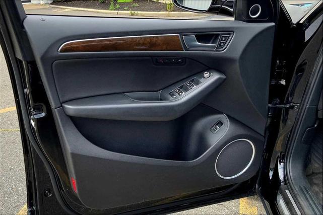 Photo of 2016 Mythos Black Metallic Audi Q5