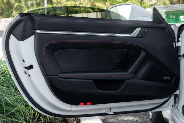 Photo of 2024 White Porsche 911
