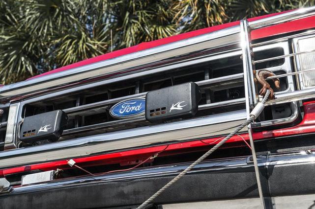 Photo of 1989 Red Ford Bronco