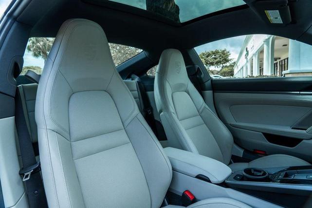 Photo of 2022 Gentian Blue Metallic Porsche 911