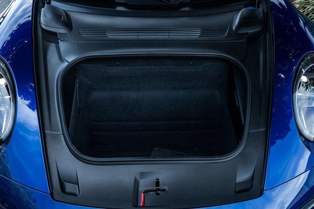 Photo of 2022 Gentian Blue Metallic Porsche 911