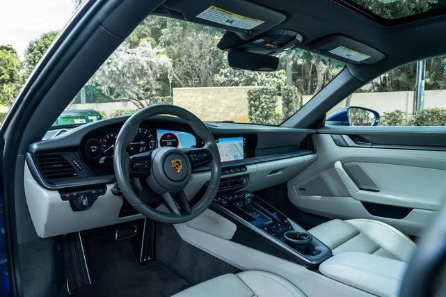 Photo of 2022 Gentian Blue Metallic Porsche 911
