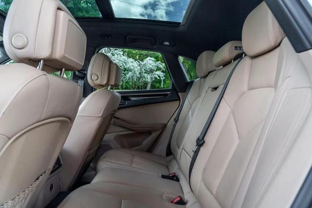 Photo of 2022 White Porsche Macan