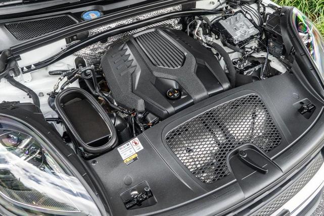 Photo of 2022 White Porsche Macan