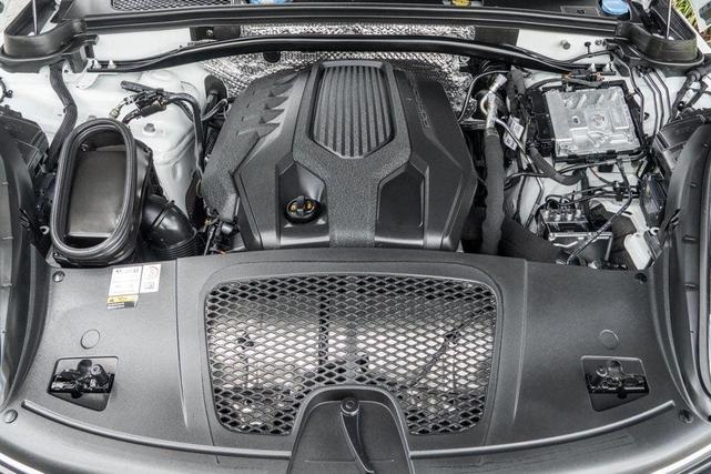 Photo of 2022 White Porsche Macan