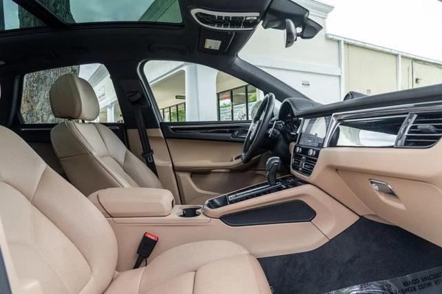 Photo of 2022 White Porsche Macan