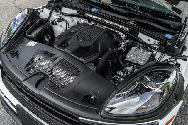 Photo of 2022 White Porsche Macan