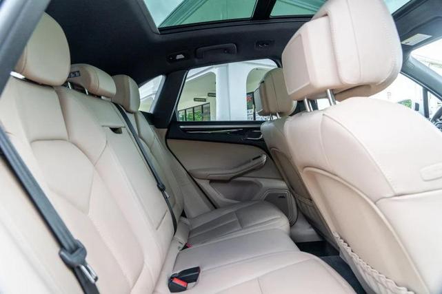 Photo of 2022 White Porsche Macan