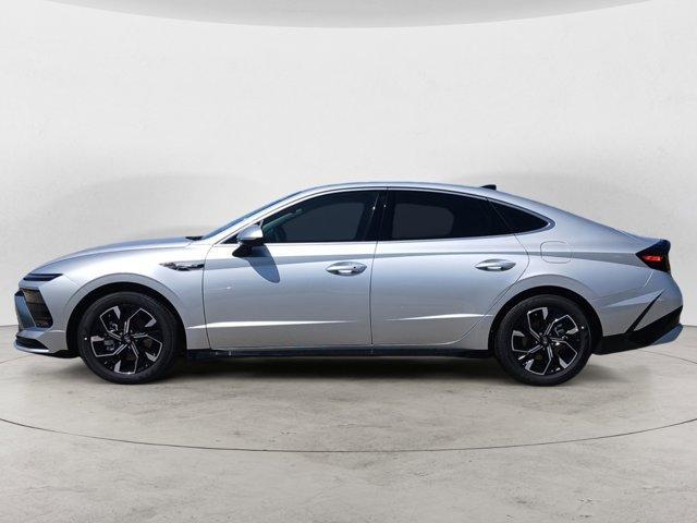 Photo of 2025 Silver Hyundai SONATA