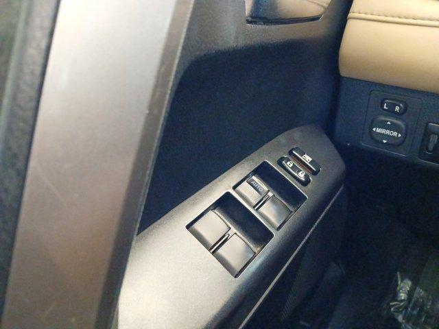 Photo of 2018 Super White Toyota RAV4