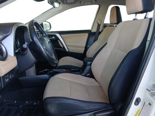 Photo of 2018 Super White Toyota RAV4
