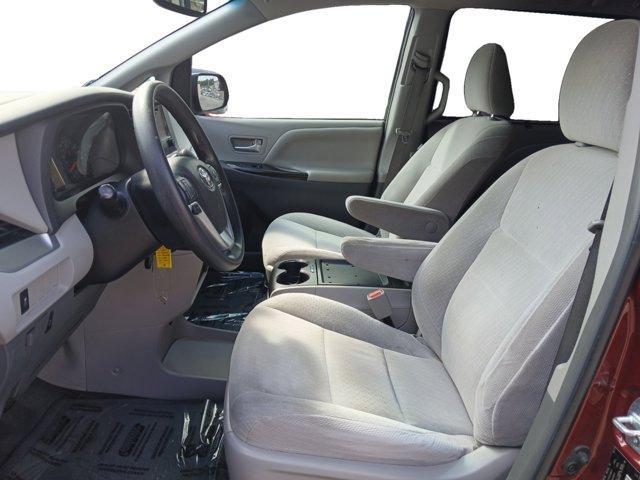 Photo of 2017 Salsa Red Pearl Toyota Sienna