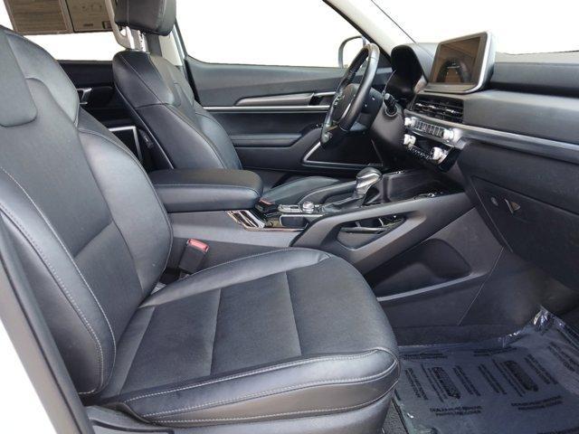 Photo of 2022 Glacial White Pearl Kia Telluride