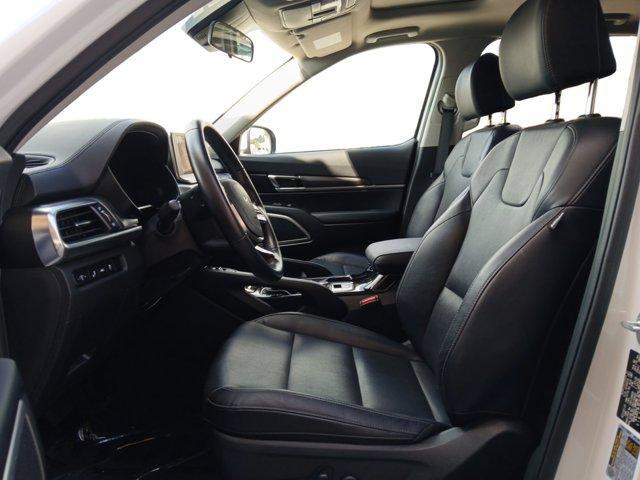 Photo of 2022 Glacial White Pearl Kia Telluride