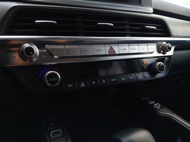 Photo of 2022 Glacial White Pearl Kia Telluride