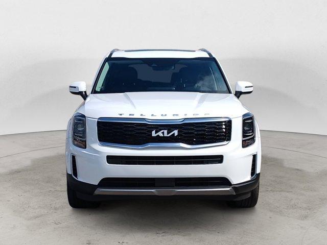 Photo of 2022 Glacial White Pearl Kia Telluride