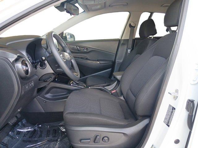 Photo of 2023 Lunar White Hyundai KONA