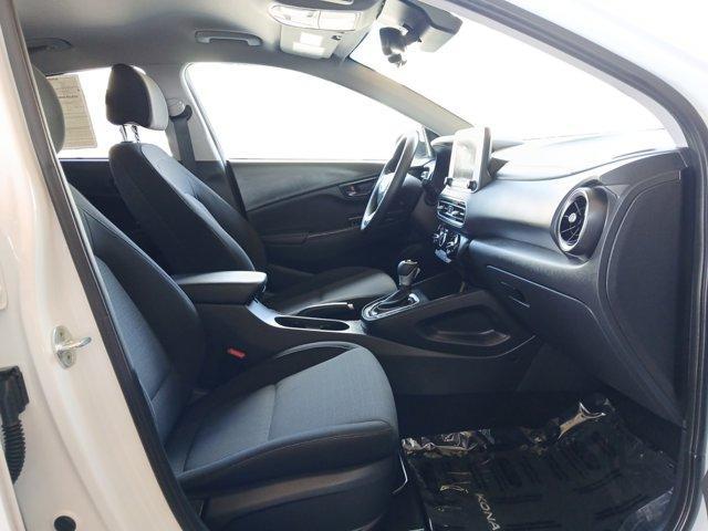 Photo of 2023 Lunar White Hyundai KONA