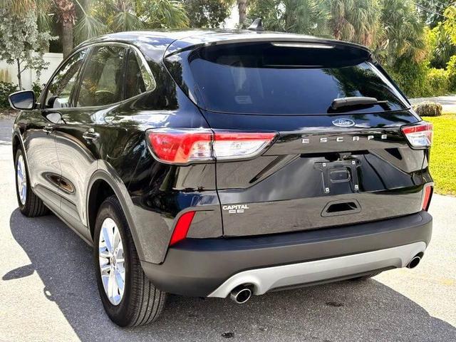 Photo of 2022 Agate Black Metallic Ford Escape