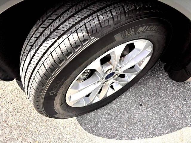 Photo of 2022 Agate Black Metallic Ford Escape