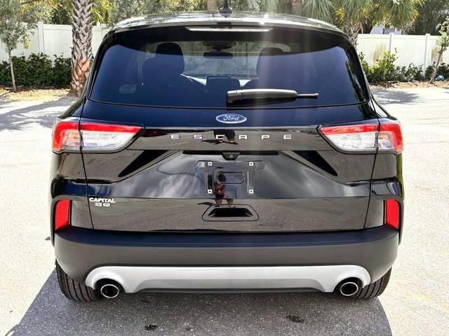 Photo of 2022 Agate Black Metallic Ford Escape