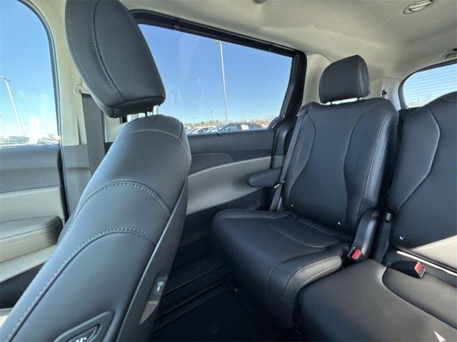 Photo of 2025 Flare Red Kia Carnival Hybrid