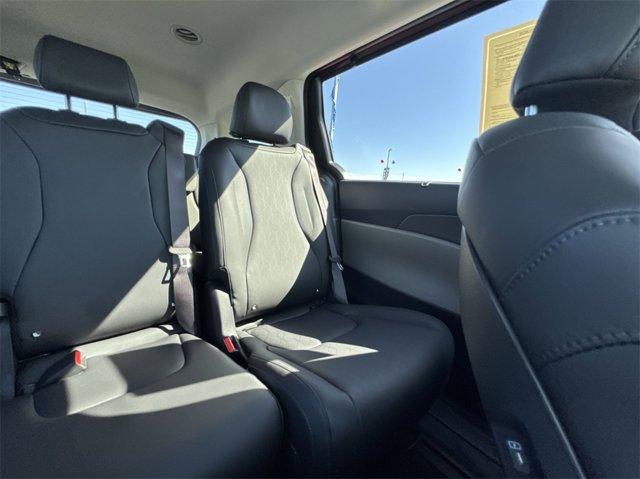 Photo of 2025 Flare Red Kia Carnival Hybrid