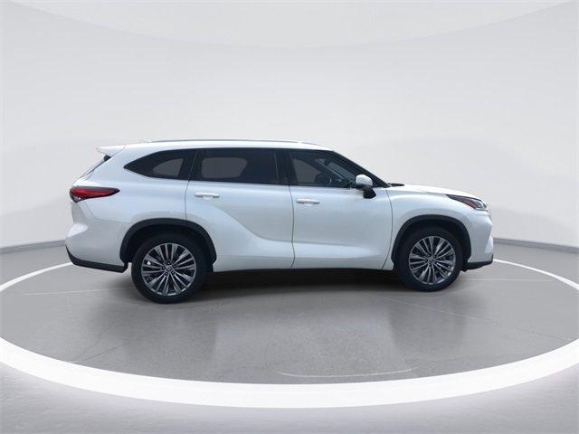 Photo of 2021 Blizzard Pearl Toyota Highlander