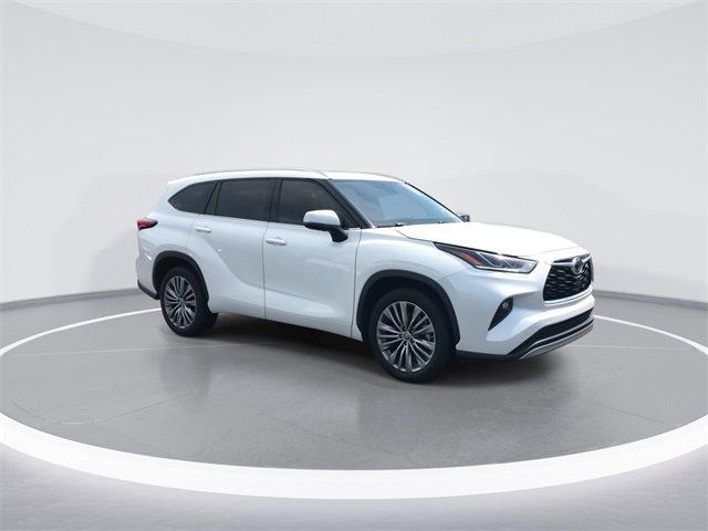 Photo of 2021 Blizzard Pearl Toyota Highlander