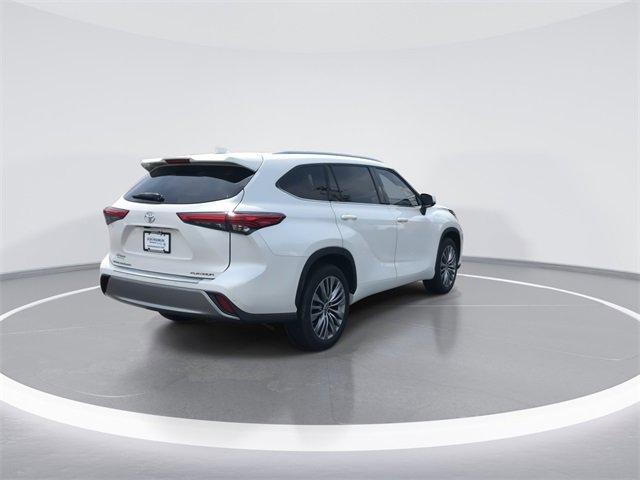 Photo of 2021 Blizzard Pearl Toyota Highlander