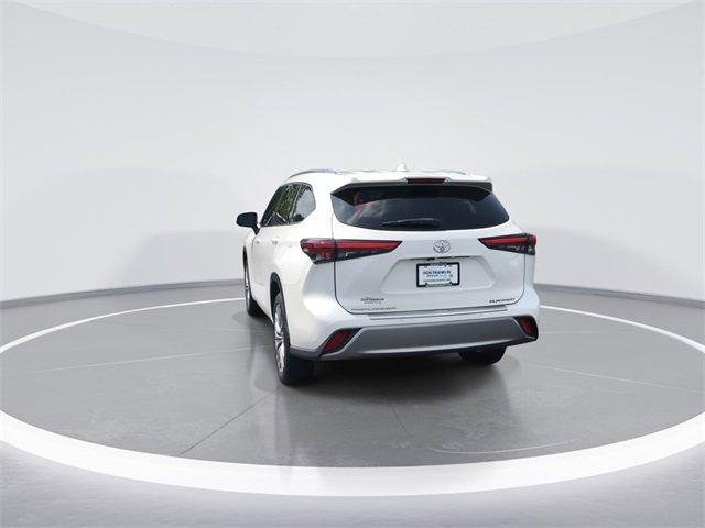 Photo of 2021 Blizzard Pearl Toyota Highlander