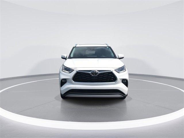 Photo of 2021 Blizzard Pearl Toyota Highlander