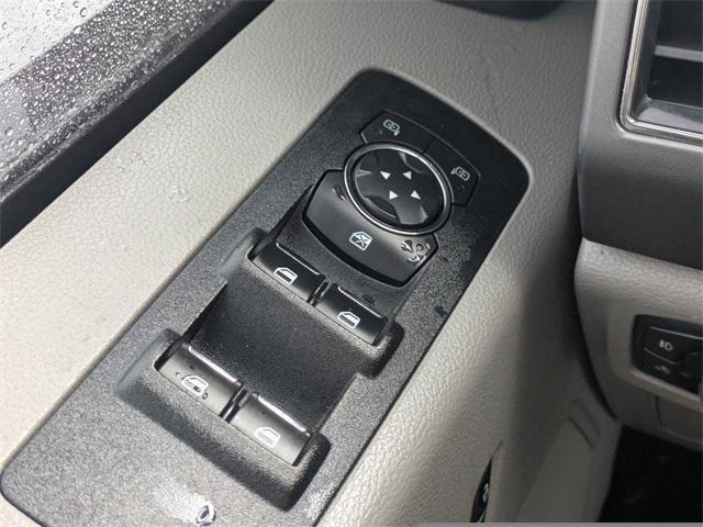 Photo of 2017 Oxford White Ford F-150