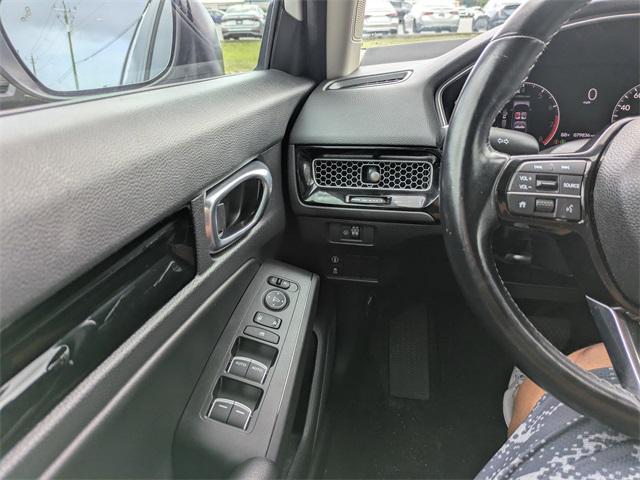 Photo of 2022 Platinum White Honda Civic