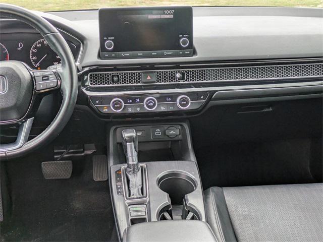 Photo of 2022 Platinum White Honda Civic