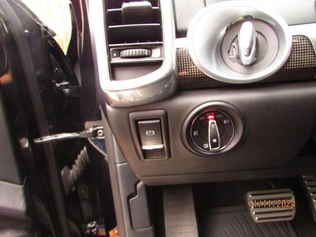 Photo of 2016 Black Porsche Cayenne
