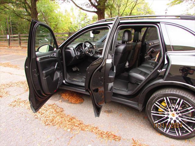 Photo of 2016 Black Porsche Cayenne