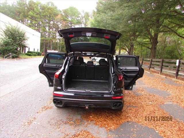 Photo of 2016 Black Porsche Cayenne