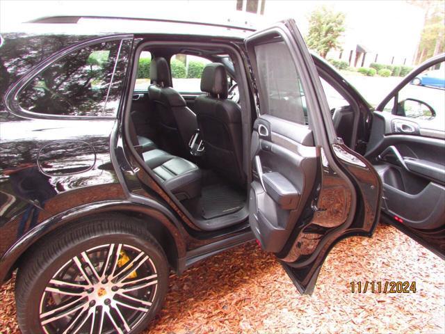 Photo of 2016 Black Porsche Cayenne