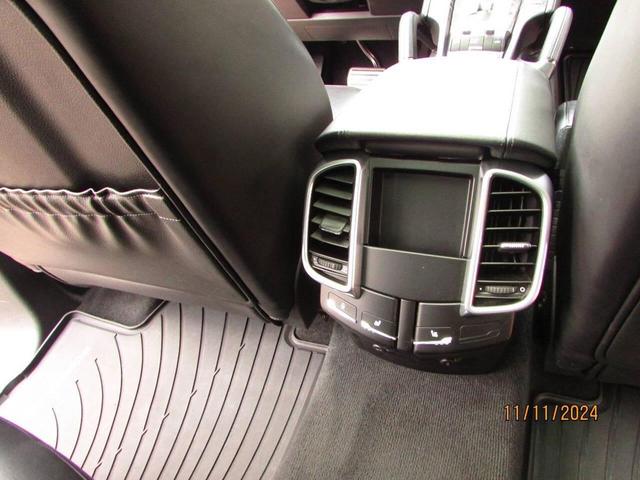 Photo of 2016 Black Porsche Cayenne