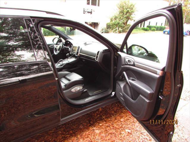 Photo of 2016 Black Porsche Cayenne