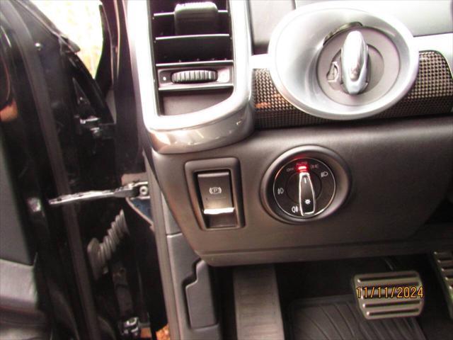 Photo of 2016 Black Porsche Cayenne