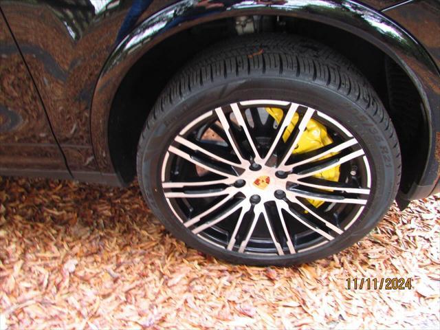 Photo of 2016 Black Porsche Cayenne