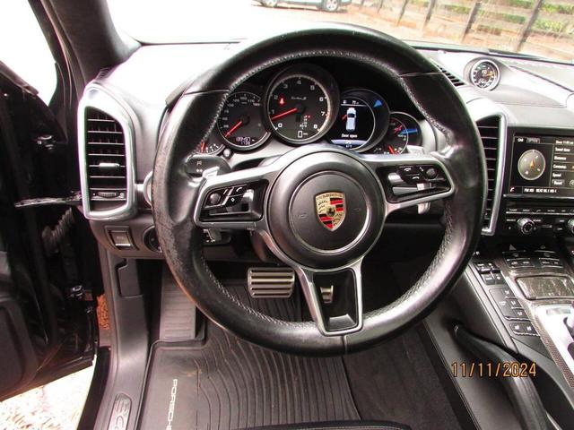 Photo of 2016 Black Porsche Cayenne