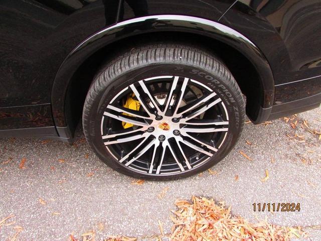 Photo of 2016 Black Porsche Cayenne
