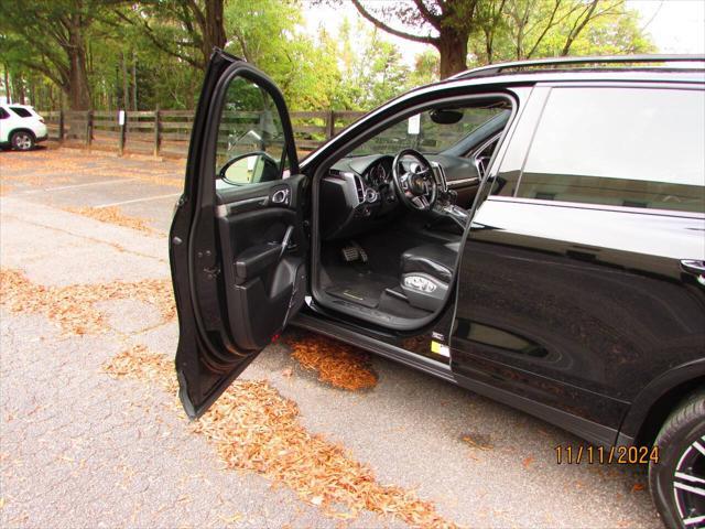 Photo of 2016 Black Porsche Cayenne