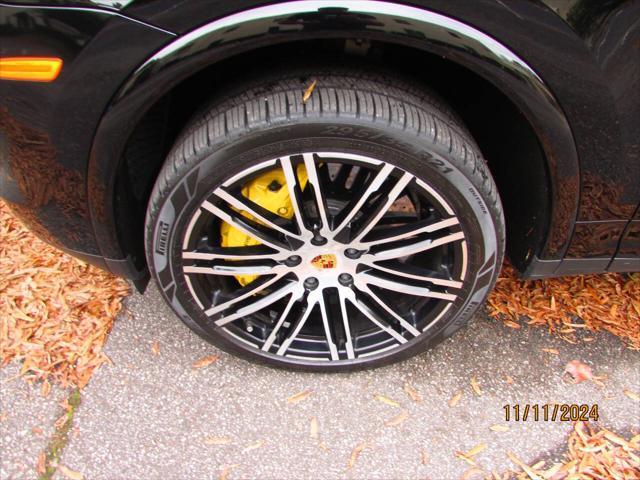 Photo of 2016 Black Porsche Cayenne