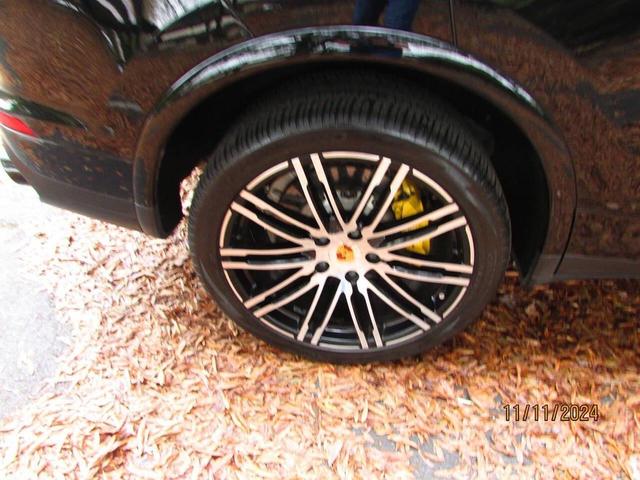 Photo of 2016 Black Porsche Cayenne