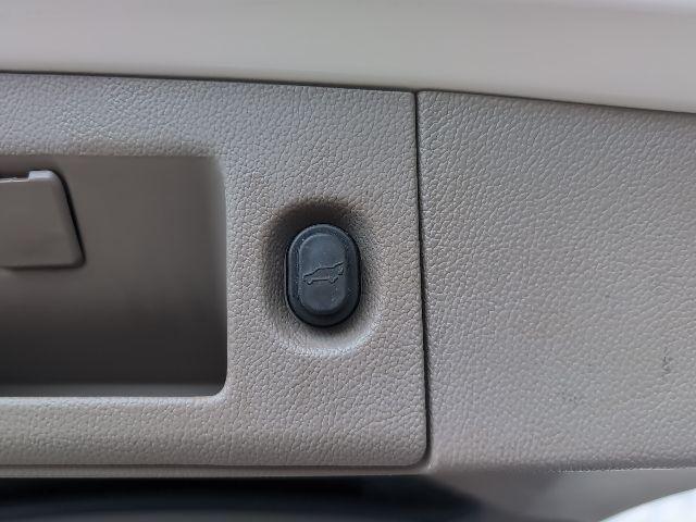 Photo of 2015 White Chevrolet Tahoe