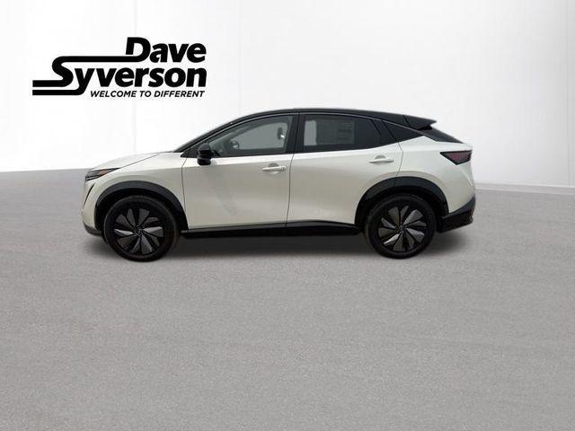 Photo of 2025 2t Wht Blk Roof Nissan ARIYA